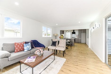 Photo of property in 30 Glen Marine Parade, Glendene, Auckland, 0602