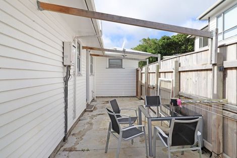 Photo of property in 8 Kenmore Street, Newlands, Wellington, 6037