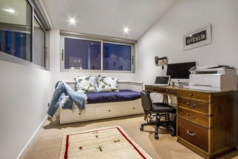 Photo of property in 21 Ocean View Road, Milford, Auckland, 0620