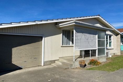 Photo of property in 2/502 Saint Aubyn, Hastings, 4122