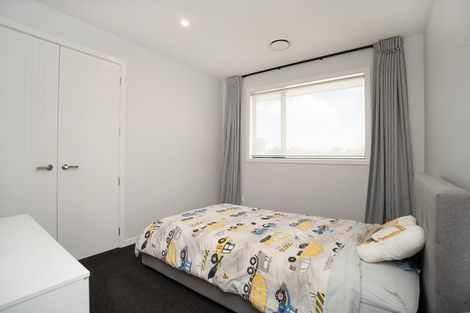 Photo of property in 76 Johnstone Drive, Fitzherbert, Palmerston North, 4410