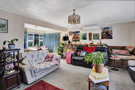 Photo of property in 2 Handley Place, Glen Avon, New Plymouth, 4312