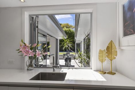 Photo of property in 27 Tizard Road, Birkenhead, Auckland, 0626