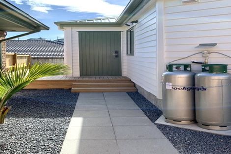 Photo of property in 11 San Ambrosio Rise, Henderson, Auckland, 0612