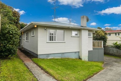 Photo of property in 1/28 Fairclough Road, Beach Haven, Auckland, 0626