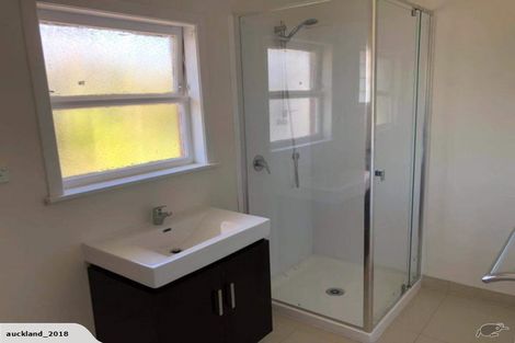 Photo of property in 104 Archibald Road, Kelston, Auckland, 0602