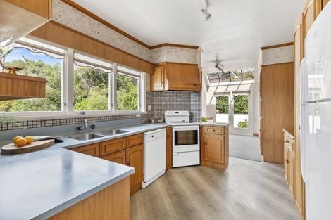 Photo of property in 10 Tai Paku Paku Road, Karaka Bays, Wellington, 6022