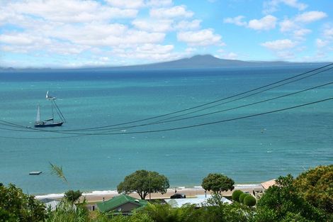 Photo of property in 26b Wade River Road, Stanmore Bay, Whangaparaoa, 0932