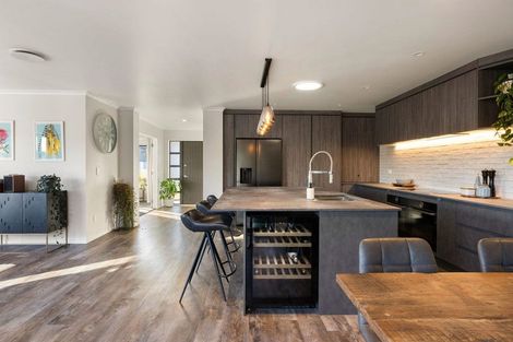 Photo of property in 28 Madison Street, Cambridge, 3434