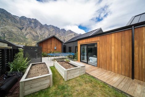 Photo of property in 11 Glenfiddich Road, Jacks Point, Queenstown, 9371
