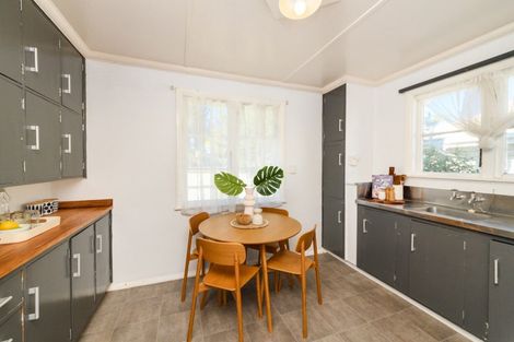 Photo of property in 660 Featherston Street, Roslyn, Palmerston North, 4414