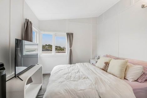Photo of property in 1305 Whangaparaoa Road, Army Bay, Whangaparaoa, 0930