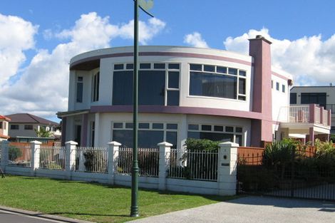 Photo of property in 13 Riverstone Road, Te Atatu Peninsula, Auckland, 0610