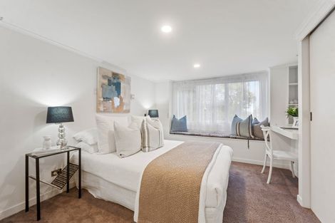 Photo of property in 16 Forrest Hill Road, Forrest Hill, Auckland, 0620