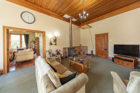 Photo of property in 8 Coulters Line, Kiwitea, Feilding, 4777