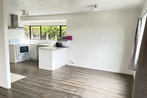 Photo of property in 2/21 Walnut Lane, Browns Bay, Auckland, 0630
