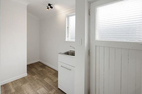 Photo of property in 86 Grey Street, Cambridge, 3434