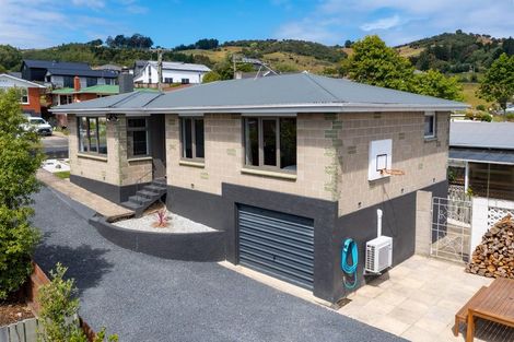 Photo of property in 50 Elwyn Crescent, Green Island, Dunedin, 9018