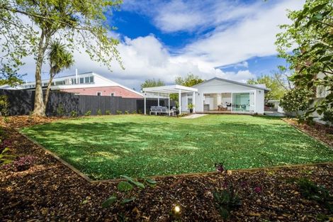 Photo of property in 10 North Avenue, Narrow Neck, Auckland, 0624