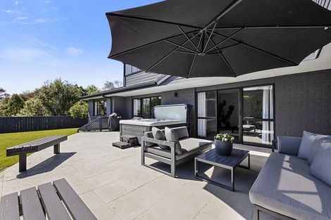 Photo of property in 40 Heta Road, Highlands Park, New Plymouth, 4312