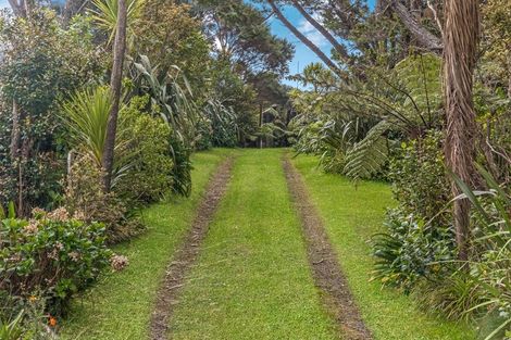 Photo of property in 11 Te Ahuahu Road, Piha, New Lynn, 0772