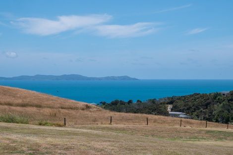 Photo of property in 14 Spicer Road, Cable Bay, 0420