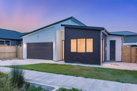 Photo of property in 7 Ropere Street, Kumeu, 0810