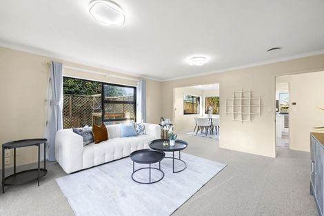 Photo of property in 2/20 Beach Road, Mellons Bay, Auckland, 2014