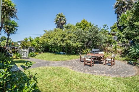 Photo of property in 1/237 Hepburn Road, Glendene, Auckland, 0602