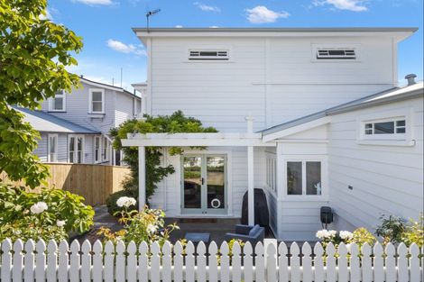Photo of property in 11 Colenso Avenue, Hospital Hill, Napier, 4110