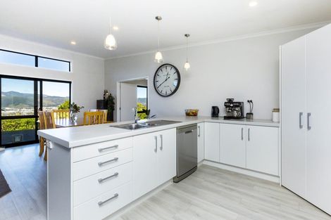 Photo of property in 51 Percy Kinsman Crescent, Riverstone Terraces, Upper Hutt, 5018