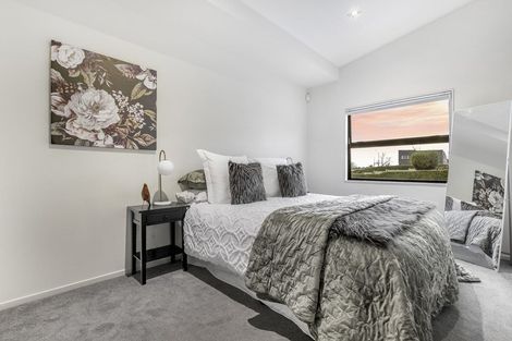 Photo of property in 9/40 Scarlet Oak Drive, Schnapper Rock, Auckland, 0632