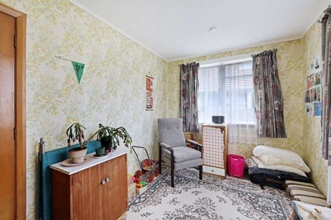 Photo of property in 42 Banks Street, Marfell, New Plymouth, 4310