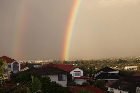 Photo of property in 17 Pitlochry Place, Highland Park, Auckland, 2010