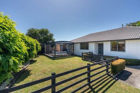 Photo of property in 1/10 Abergeldie Way, Cambridge, 3434