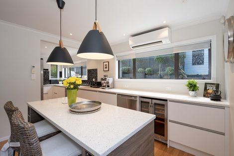 Photo of property in 5 Titiwai Place, Birkenhead, Auckland, 0626