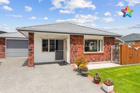Photo of property in 21 Woodland Mews, Wainuiomata, Lower Hutt, 5014