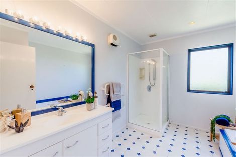 Photo of property in 128 Tutere Street, Waikanae Beach, Waikanae, 5036