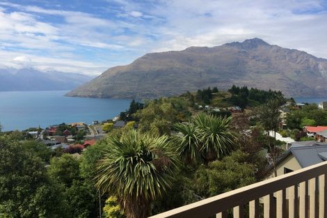 Photo of property in 12 Caples Place, Fernhill, Queenstown, 9300