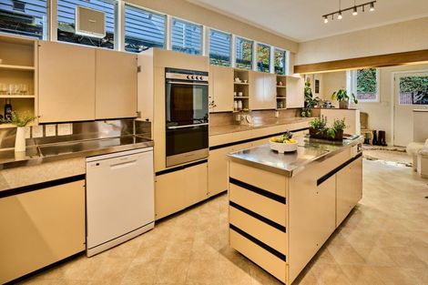 Photo of property in 338 Oriental Parade, Oriental Bay, Wellington, 6011