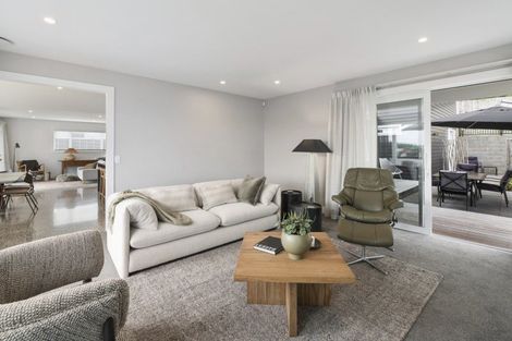 Photo of property in 5 Azalea Lane, Waipahihi, Taupo, 3330