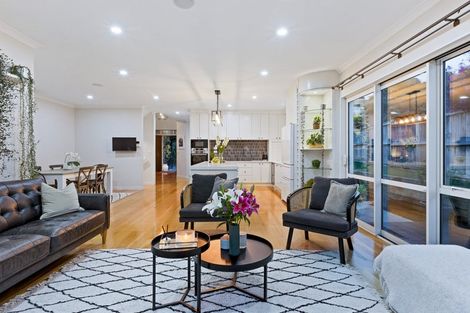 Photo of property in 9 Taraire Place, Orewa, 0931