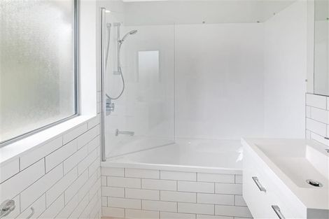 Photo of property in 156a Ennis Avenue, Pakuranga Heights, Auckland, 2010