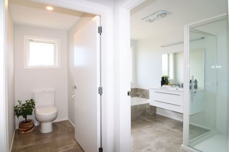 Photo of property in 28 Feist Street, Carterton, 5713