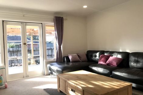 Photo of property in 15 Rixon Place, Te Atatu Peninsula, Auckland, 0610