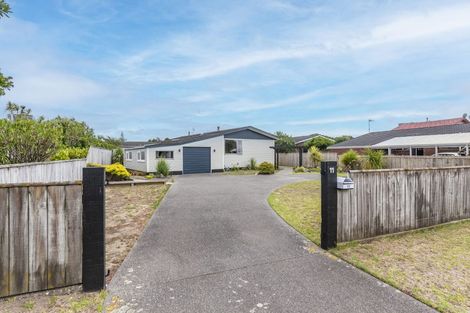 Photo of property in 11 Hadfield Place, Paraparaumu Beach, Paraparaumu, 5032