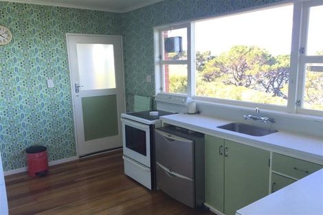 Photo of property in 200 Nevay Road, Karaka Bays, Wellington, 6022