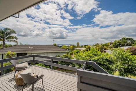 Photo of property in 8 Forsythe Place, Massey, Auckland, 0614