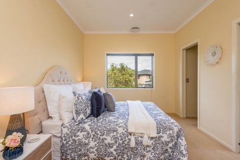 Photo of property in 42 Dress Circle, Newlands, Wellington, 6037