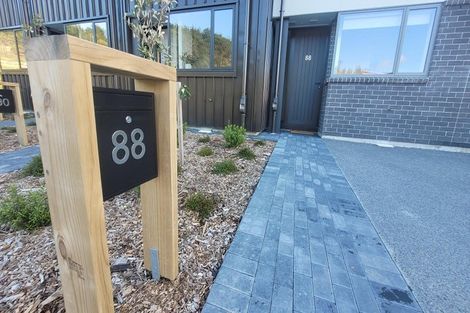 Photo of property in 88 Ara Paiwhenua, Tawa, Wellington, 5028